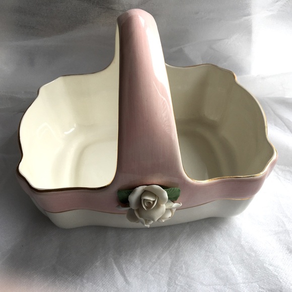 2/$20 Beautiful Ceramic Gift Basket Self Care Towel Holder Planter - Picture 4 of 15